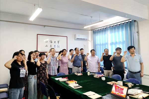 209ecc21963f411f83733f4432a72a96.jpg 重温入党誓词_副本.jpg