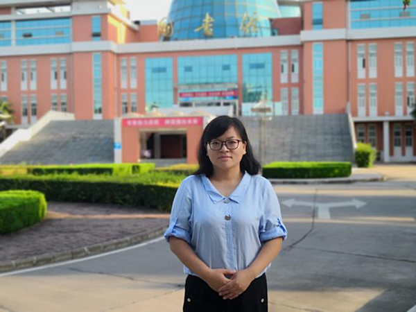 50a9e45e288d4d5f87619e5fcdc7a3b8.png 草业202班班主任何学青副教授.png