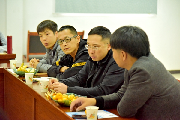 b25423fd5bea4d0d977320c97a620056.jpg 公司负责人解答学生提问.JPG