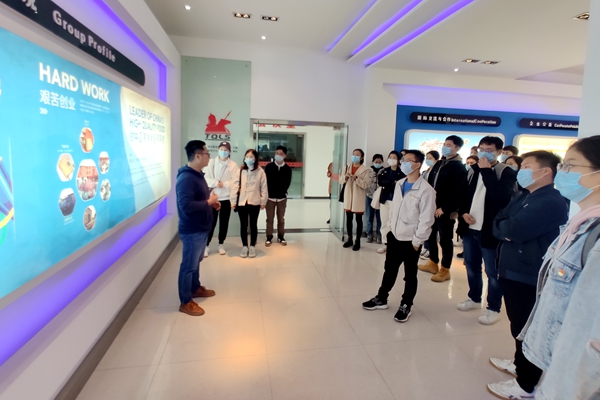 cefbb60135774b9fa440a997e1f75f74.jpg 参观公司.jpg