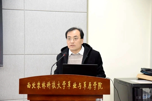 f98906d7d38b469a8e94939c6927b892.jpg 穆军全教授开讲团课第一讲.jpg