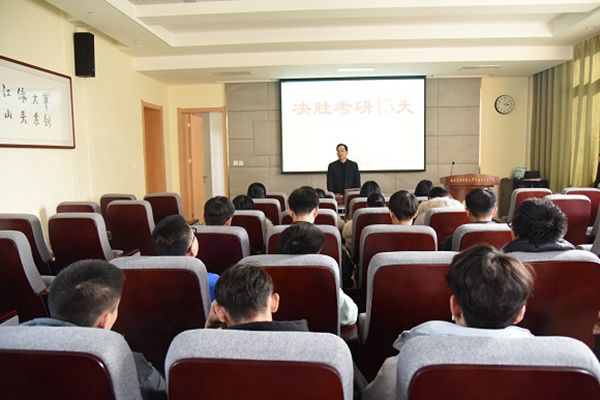 bf849a3a9e11404597b4ebf7066b3a7c.jpg 学院党总支副书记阮鹏讲话_副本.jpg