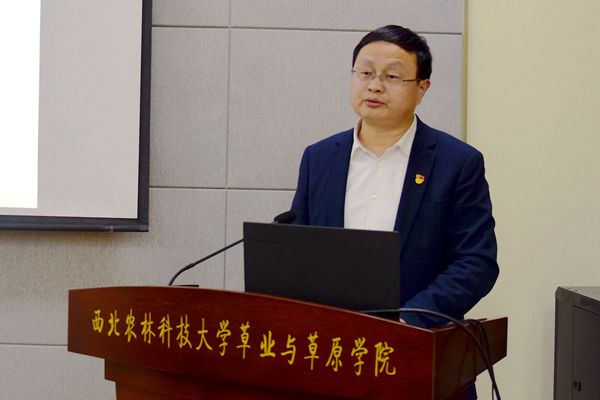 3c29072812924b6b8e4bf5e01b5a5746.jpg 何老师剪裁好.jpg