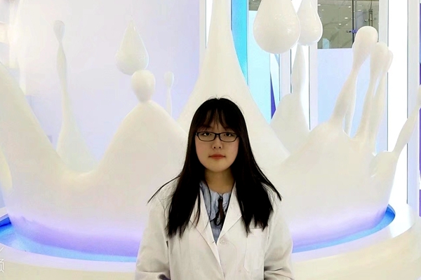 3fe6231ffd844e708c80601b8aaa4c77.jpg 李晗玉.jpg