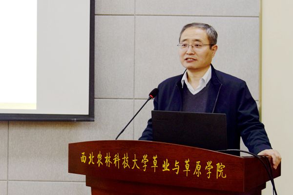 9c9baad6519b46aa98d632fb87d85572.jpg 陈书记剪裁好.jpg